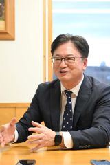 ２期目への抱負を語る按田氏（須貝拓也撮影）