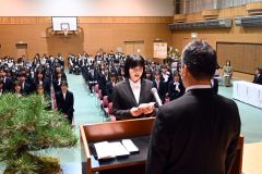 看護師目指し４５人が新たな一歩　帯広高等看護学院