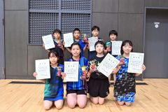 男女ホープスの入賞者（前列左から２人目が藤縄、後列左から２人目が吉根）