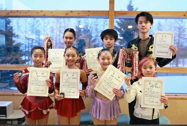 岩崎初Ｖ　男子は西本が３連覇　全十勝フィギュアスケート