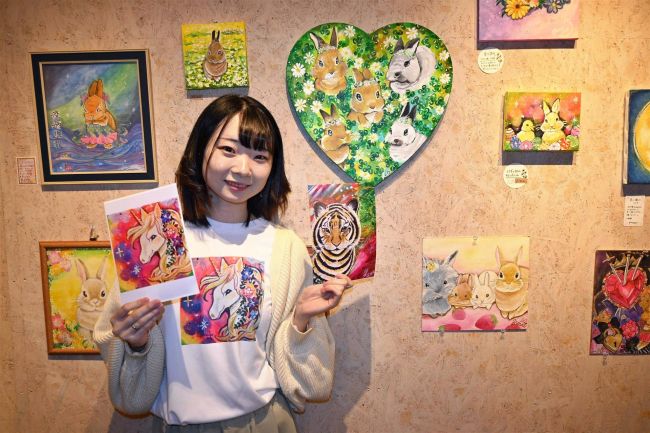 カラフル動物園で癒やしと元気を　帯広の似顔絵師・画家かなやんさん初個展