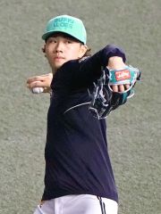 試合前にキャッチボールをするオリックス・片山楽生＝京セラドーム（大賀章好撮影）