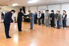 「良い戸の日」帯広保育所で建具調整奉仕 3