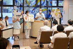 ２０２３年から始まった自律経営プロジェクト。各部門が月に一度、部門会計について発表している（２４年５月）