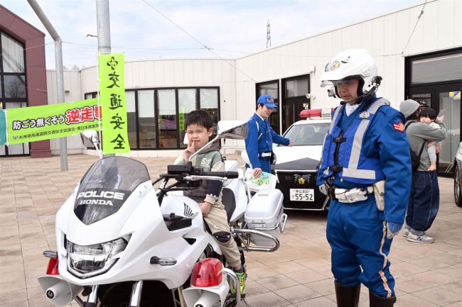 クイズで交通安全呼び掛け　ネクスコなどが道の駅おとふけでキャンペーン