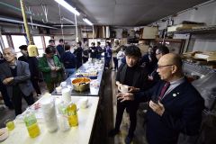 韓国料理を囲んで懇親を深めた引っ越しパーティー