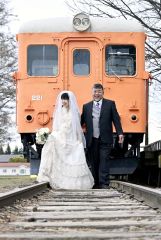 東京の武田さん、１０年越しの“結婚式”　幸福駅で今季の「ハッピーセレモニー」始まる