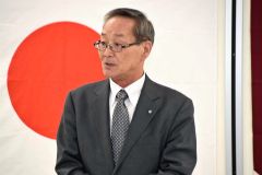 あいさつする町商工会の石橋会長