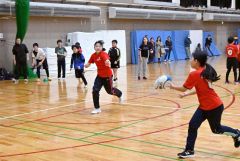 ボールを使った練習に励む選手たち