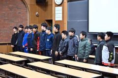 目標を発表する中学生選手たち