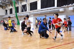 初練習に汗　帯広ラグビースクールが今季開校式