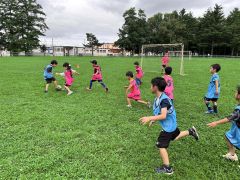 どんな環境でもサッカーを　子どもたちのユニホームをＣＦで募る　大空スポーツクラブ