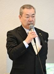 あいさつする工藤前支部長