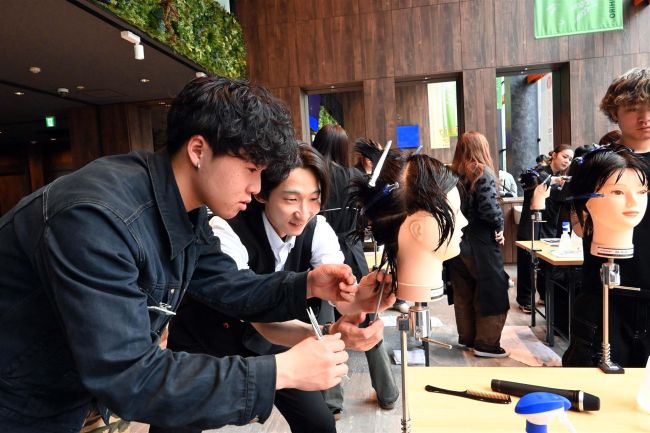 十勝初の理容美容専門学校　実習授業スタート