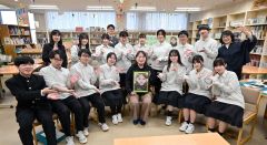 直木賞作家の河崎さん　仕事を語る　帯三高図書局員が招き講演会 11
