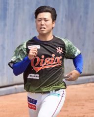 調整するオイシックス新潟の牧野憲伸（白樺学園高出）