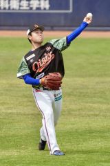 調整するオイシックス新潟の牧野憲伸（白樺学園高出）