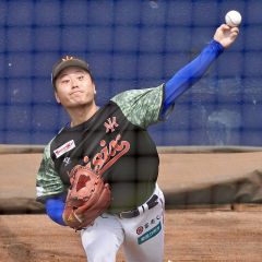 調整するオイシックス新潟の牧野憲伸（白樺学園高出）