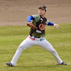 調整するオイシックス新潟の牧野憲伸（白樺学園高出）