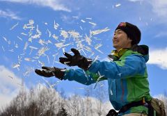 糠平湖で氷の芸術「キャンドルアイス」見頃　上士幌 3