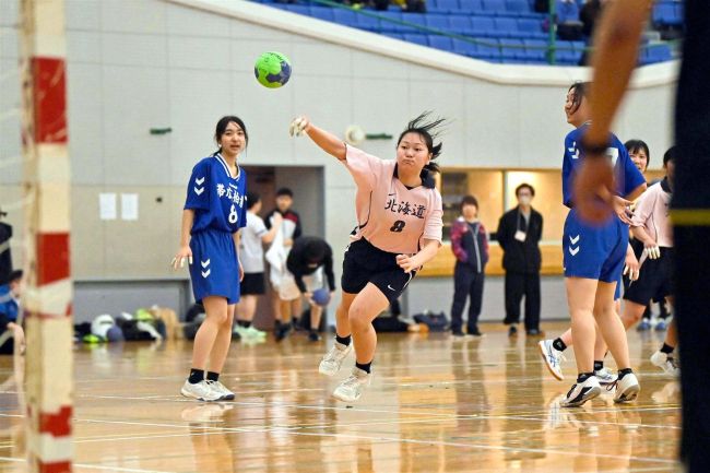 【写真】帯三条高女子全勝V 男子は十勝クラブ制す 帯広ハンドボール協会コート開き大会