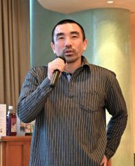 あいさつする佐藤院長