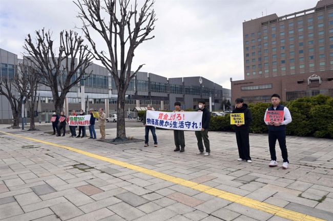 【写真】実質賃金引き上げなど訴え 十勝民間労働組合協議会が街頭宣伝