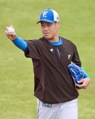 【日本ハムーオイシックス】試合前に緊張した表情の日本ハム・澁谷純希＝鎌ケ谷（大賀章好撮影）