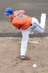【日本ハムーオイシックス】先発登板するオイシックス・牧野憲伸＝鎌ケ谷（大賀章好撮影）