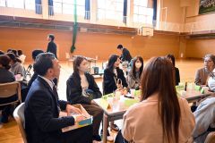 帯一中参観日にお茶会 独自の試みで地域との連携を促進 「親子の笑顔が大事」 2