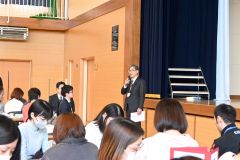 帯一中参観日にお茶会 独自の試みで地域との連携を促進 「親子の笑顔が大事」 3