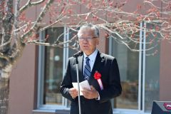あいさつする高木町長
