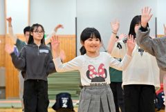 子どもら１５人初レッスン　畜大の竹澤さん創設ダンスサークル始動 3