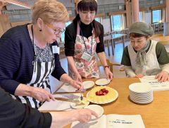 鹿追の姉妹都市の元町長から学ぶカナダ家庭料理　ストニィプレインのドナさん講師