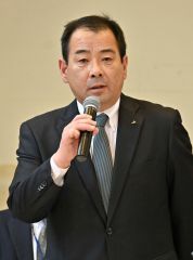 あいさつする鯖江組合長