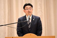 久保支部長を再任　税理士会総会 2