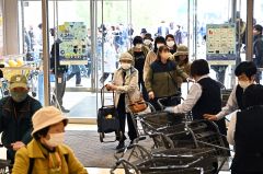 旧ヨーカドー「フレスポスズランプラザ」　第１期行列のオープン 写真2（塩原真撮影）