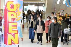 旧ヨーカドー「フレスポスズランプラザ」　第１期行列のオープン 写真9（塩原真撮影）