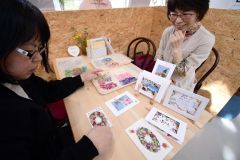 押し花のＷＳが好評　十勝ヒルズで「花まるマルシェ」