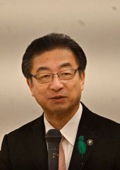 歓迎の言葉を述べる米沢市長