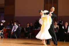 練習積んだステップ披露、講師も華麗に　イトウダンスプロデュース発表会