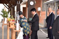 １番ホームで行われた安全祈願祭の様子