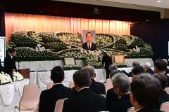 約３００人が参列した林さんの村葬
