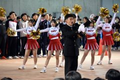 開会式では両校の応援団やチアリーダーによるエール交換が行われた