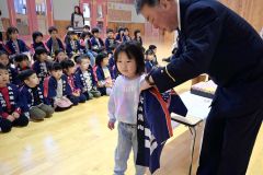 幼年消防クラブの法被贈呈式