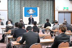 約５０人が集まった定期総会