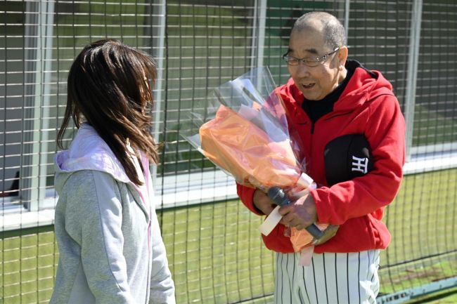 【写真】がん乗り越え「感無量」の２０周年　社会人軟式野球「十勝まいどリーグ」節目に大原会長