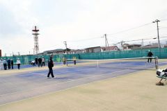 池田中テニスコート完成　関係者３０人が祝う 2