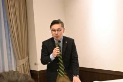 アドバイザーの岩本帯畜大教授