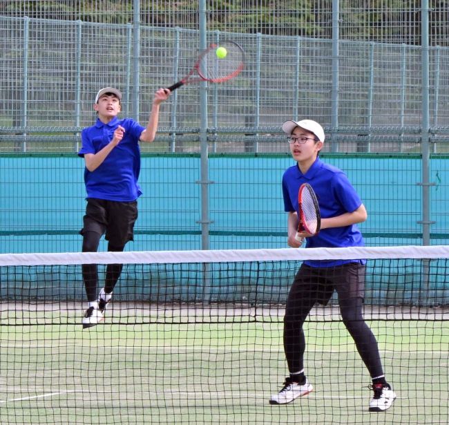 【写真】中学3年ペアの太田・山名組18歳以下V、三崎が女子18歳以下2冠 全十勝ジュニア単・複テニス